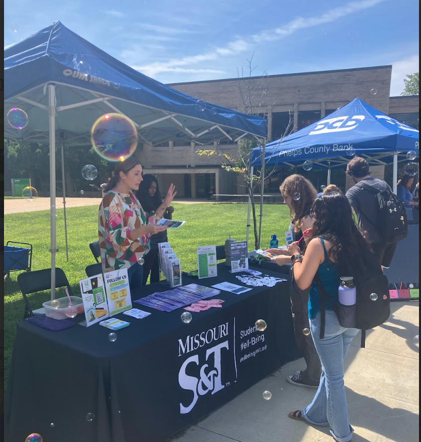 staff member talking to students at minerama